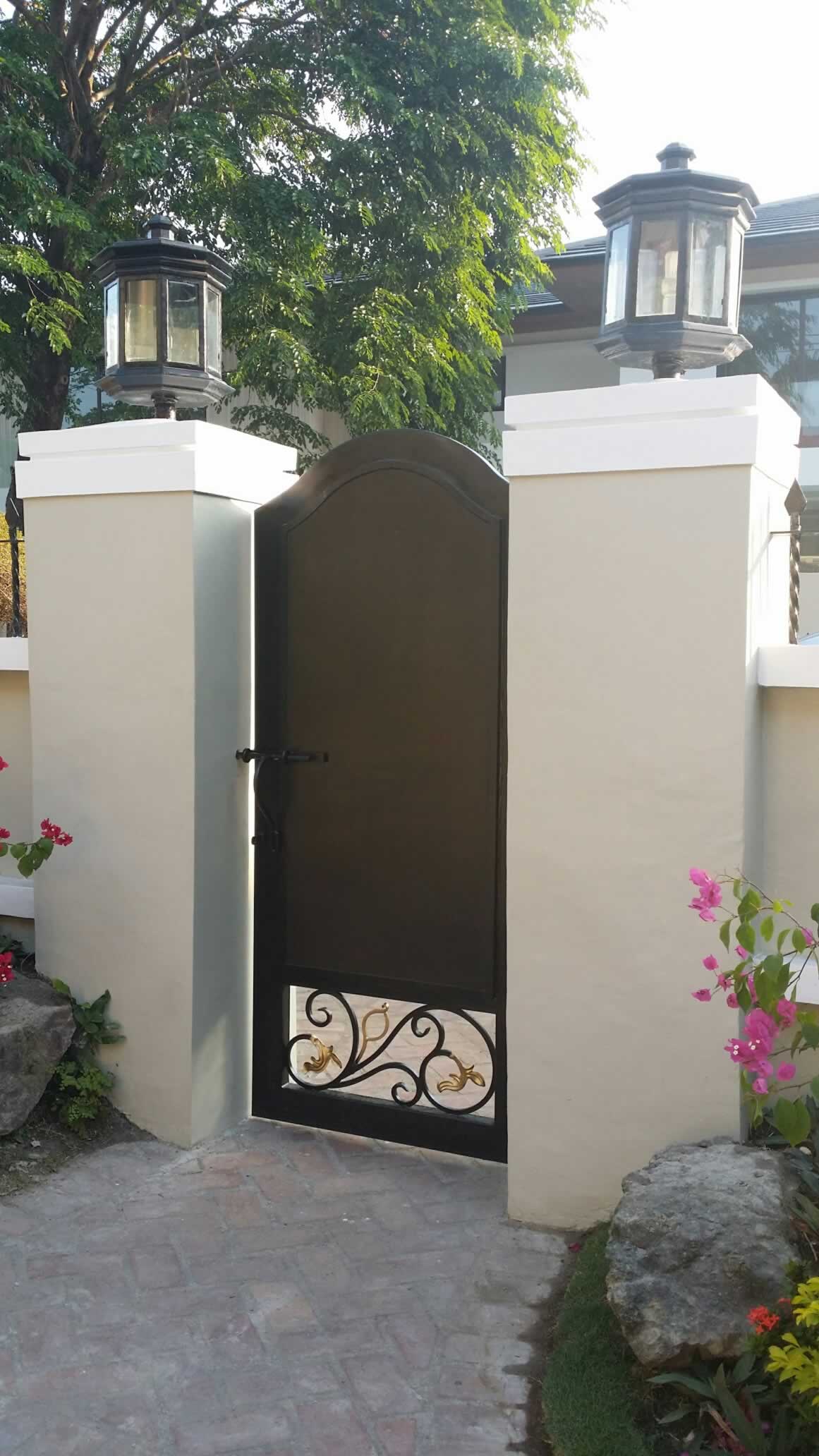 Pedestrian Steel Gate Glass Railings Philippines, Glass Railing